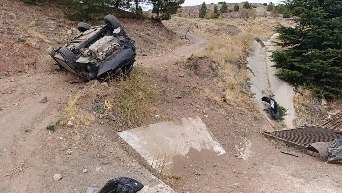 Direksiyon Hakimiyetini Kaybetti Otomobil Ağaca Çarpıp Takla Attı!