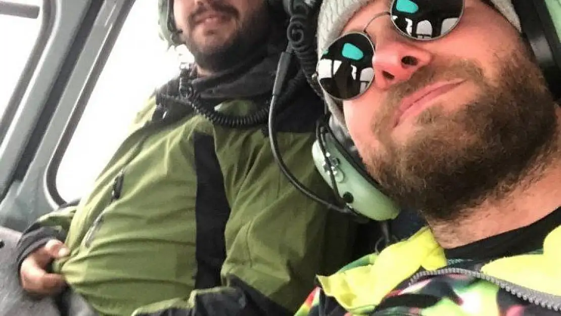 Dışişleri Bakanı Çavuşoğlu: 'Everest'te mahsur kalan vatandaşlarımız Muhammed Emin Özyazıcı ve Muratcan Kaya'yı helikopterle dağdan aldık. Uçakla en kısa sürede ülkemize getireceğiz.'