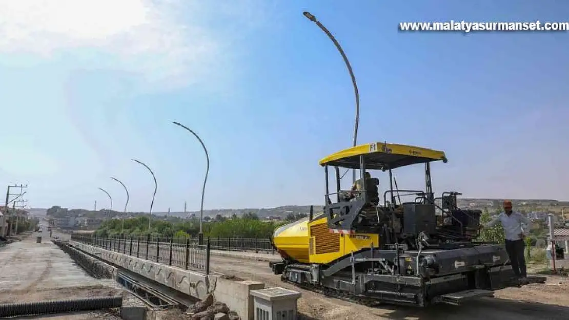 Diyarbakır Büyükşehir Belediyesinin yol iyileştirme çalışmaları devam ediyor