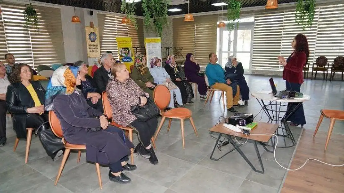 Diyarbakır Büyükşehir Belediyesi'nden engelli çocuğu olan ailelere seminer