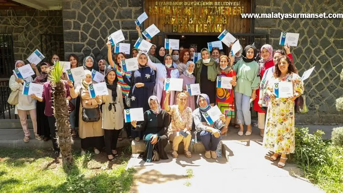 Diyarbakır'da 'Aile Okulu' ilk mezunlarını verdi