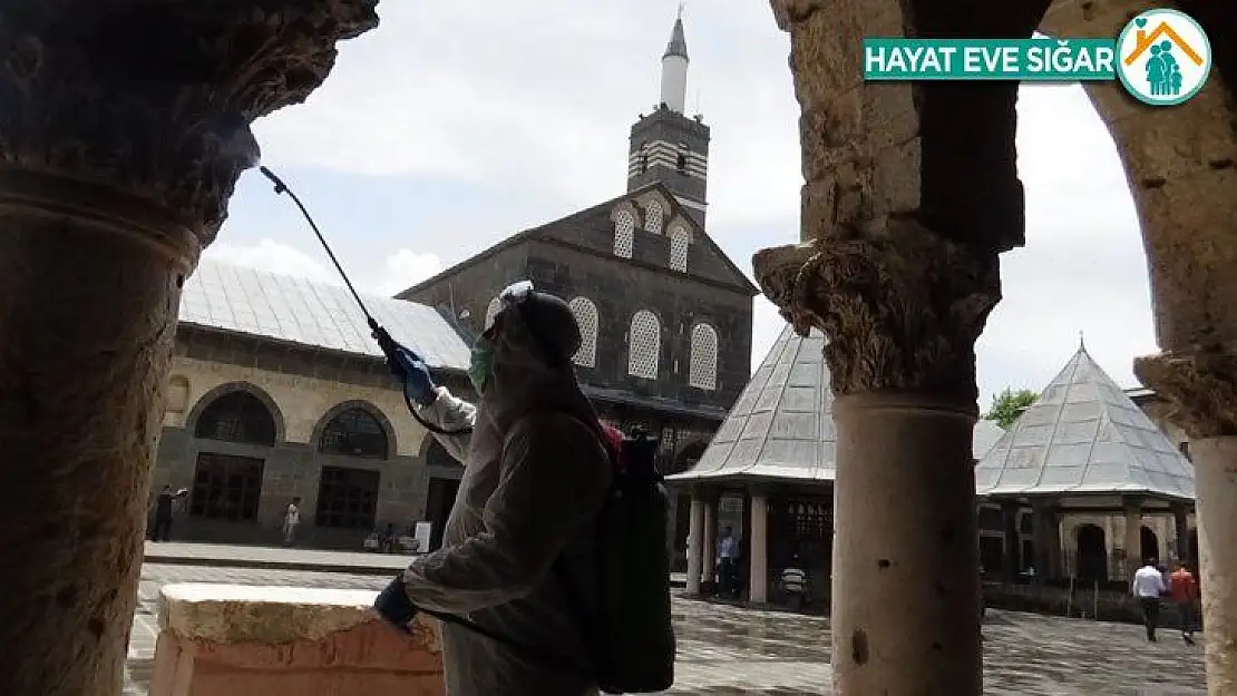 Diyarbakır'da 'cuma namazı' hazırlığı