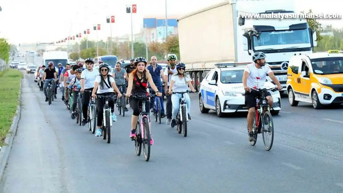 Diyarbakır'da 100 bisikletçi  hareketli yaşamak için pedal çevirdi