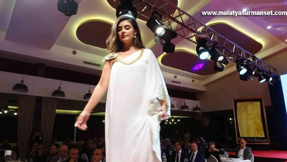 Diyarbakır'da 3 bin yıllık tarihten esinlenerek üretilen takılar defileyle tanıtıldı