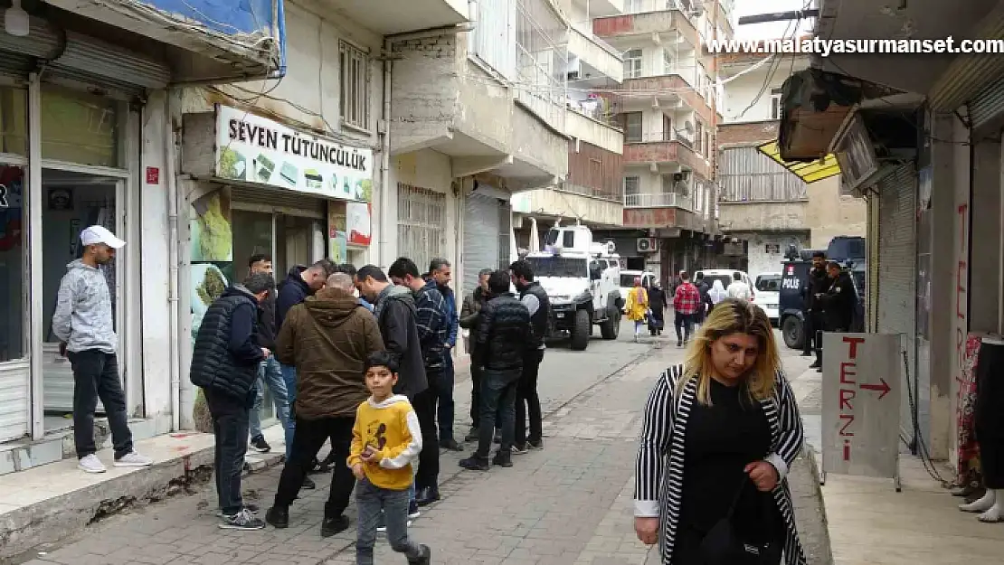 Diyarbakır'da bir şüpheliden, husumetlisinin arkadaşına silahlı saldırı