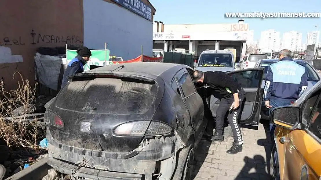 Diyarbakır'da çevre kirliliğine yol açan hurda araçlar çekildi