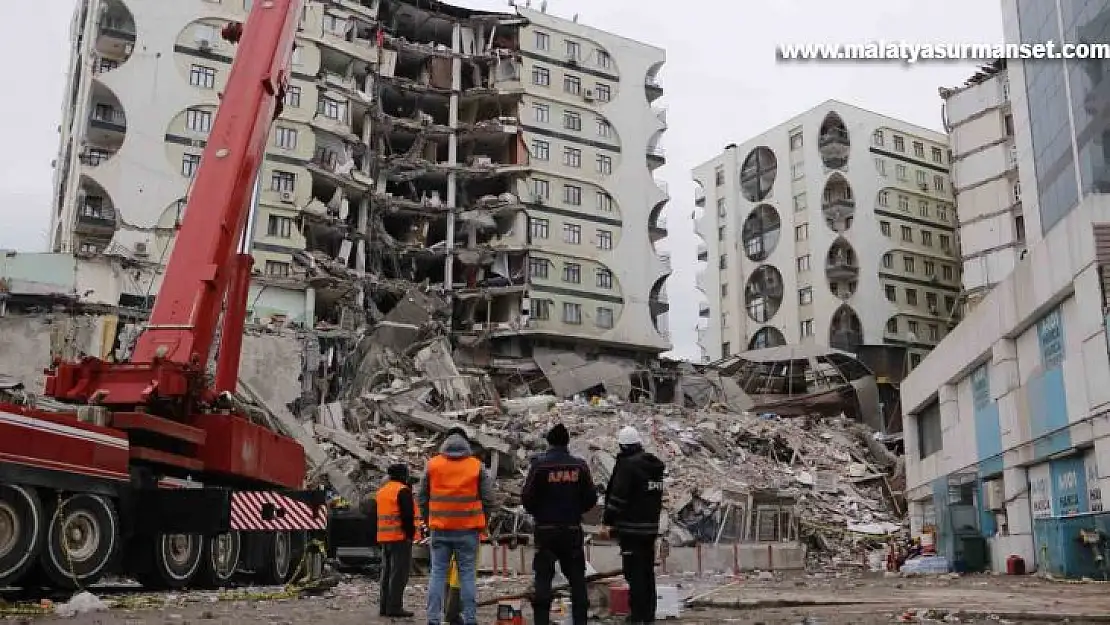 Diyarbakır'da depremde ölü sayısı 407'e çıktı