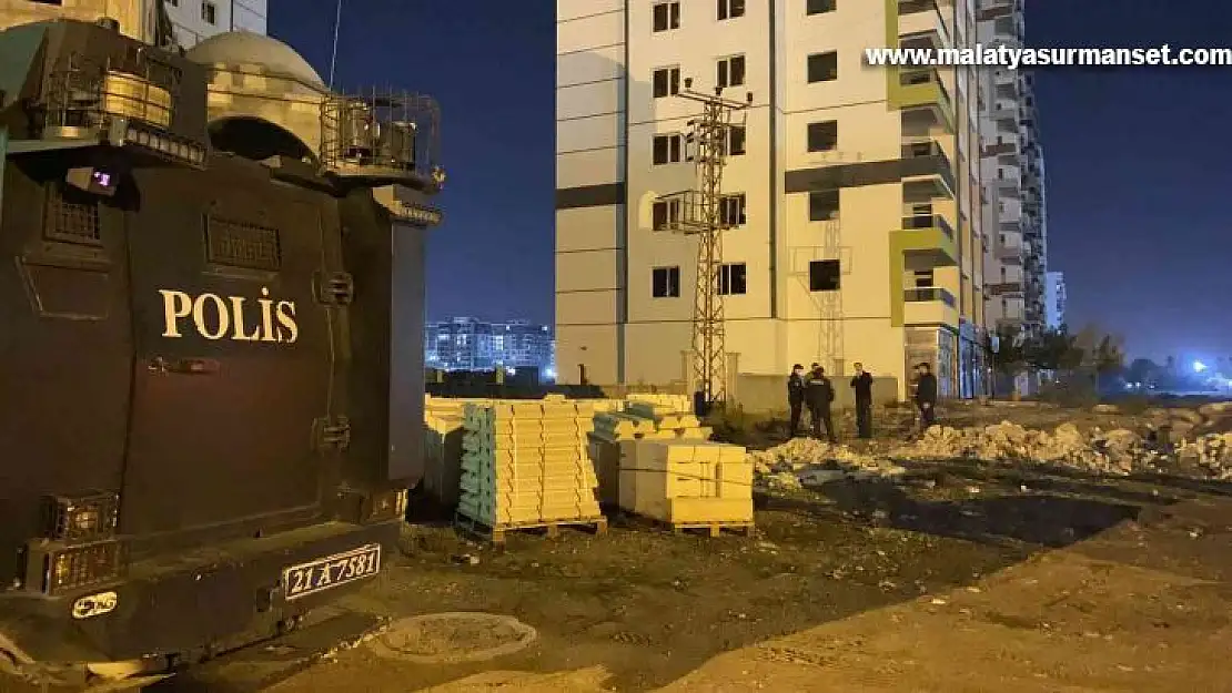 Diyarbakır'da elektrik direğine çıkan genç hayatını kaybetti