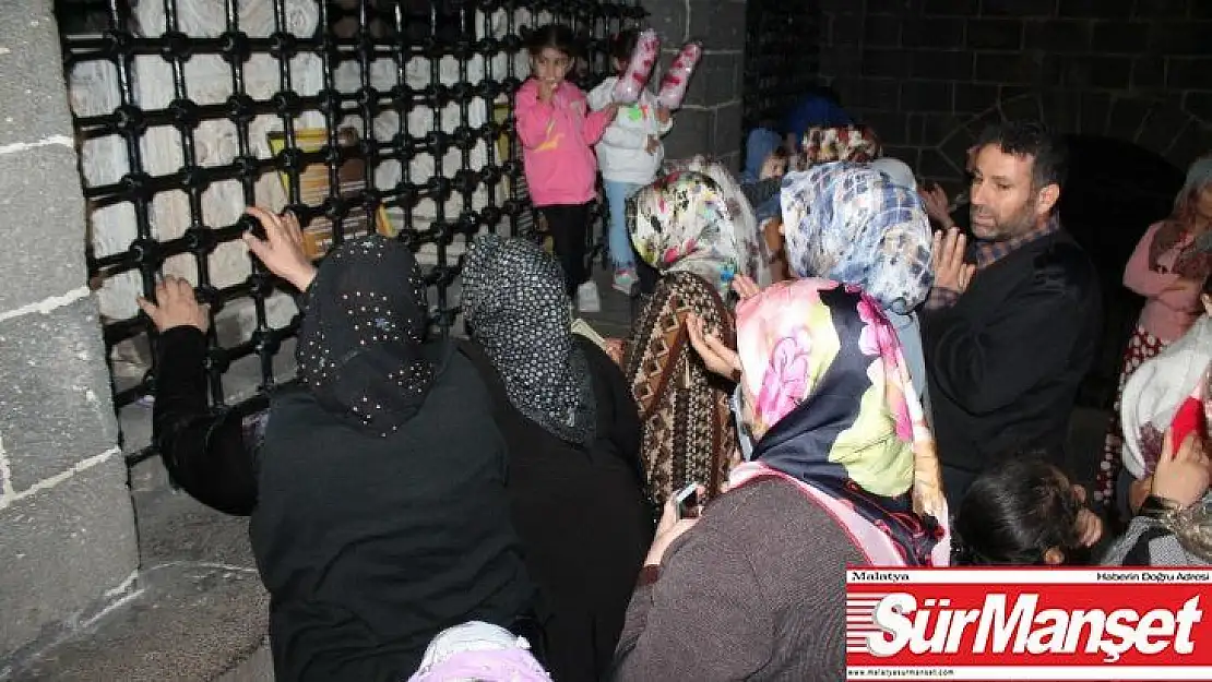 Diyarbakır'da evlat nöbeti tutan aileler Hz. Süleyman Camii'ni ziyaret etti