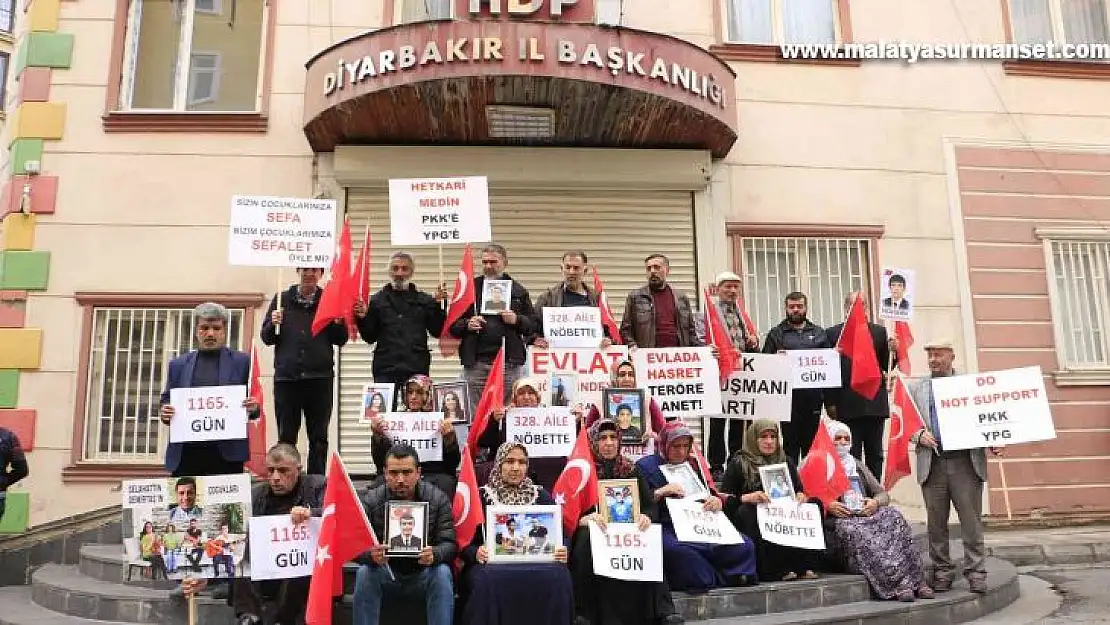 Diyarbakır'da evlat nöbetine iki aile daha katıldı