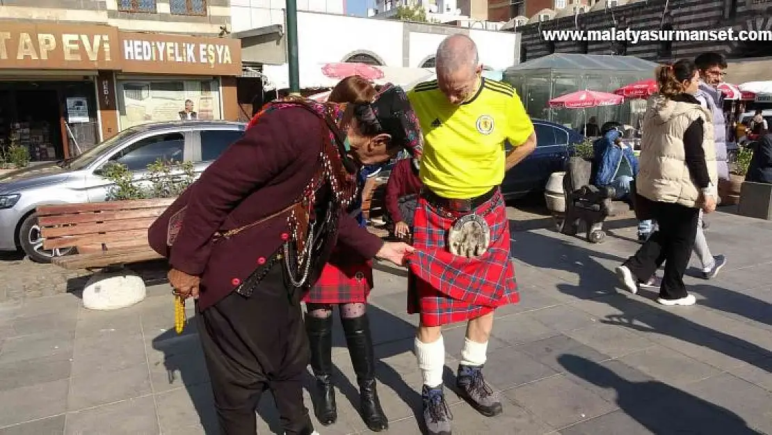 Diyarbakır'da İskoçlar kilt, yerli halk giydiği şalvarla bir araya geldi