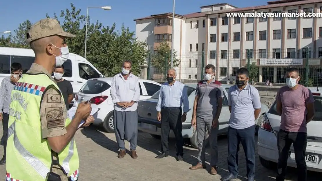 Diyarbakır'da jandarma ekipleri tarafından okul çevresi denetlendi