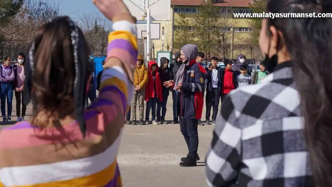 Diyarbakır'da Kadın İtfaiyecilerden öğrencilere eğitim