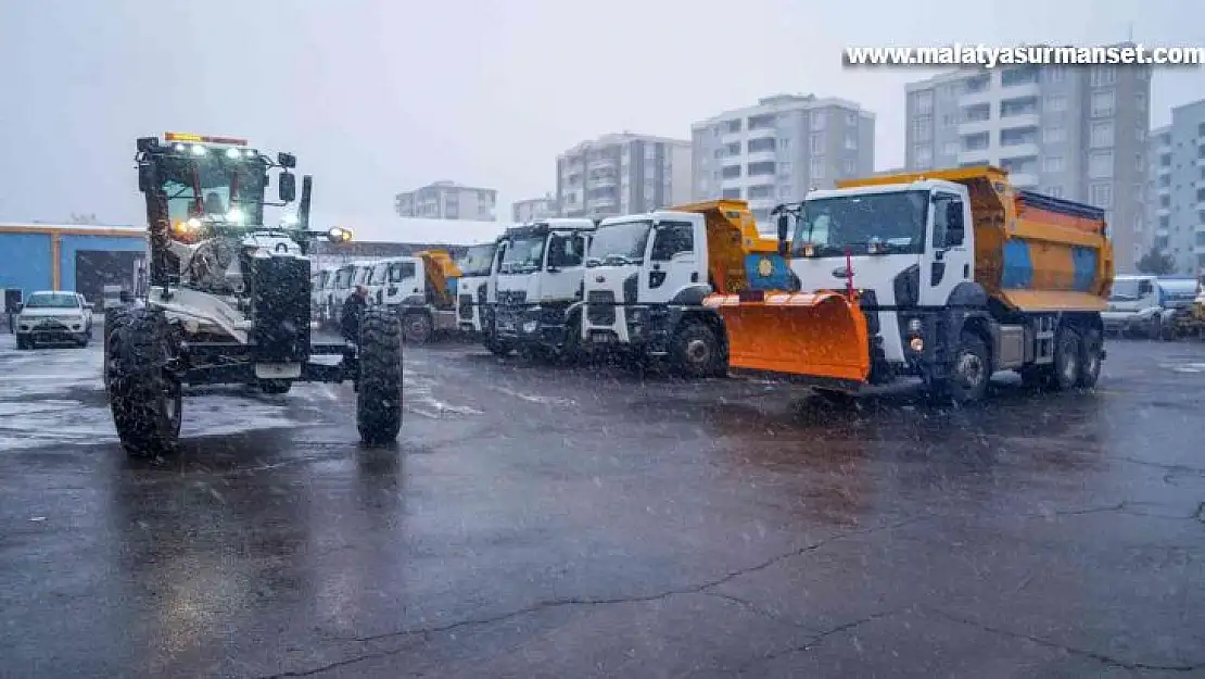 Diyarbakır'da karla mücadele çalışmaları başladı