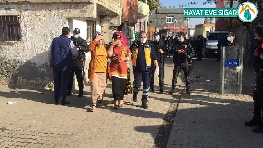 Diyarbakır'da kısıtlama saatinde taşlı sopalı ev bastılar: 20 yaralı