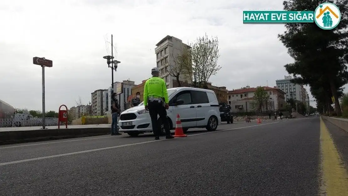 Diyarbakır'da kısıtlamada polis denetimi devam ediyor