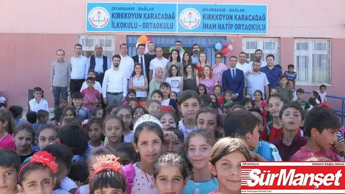 Diyarbakır'da köy okulu şenlik havasında eğitime başladı