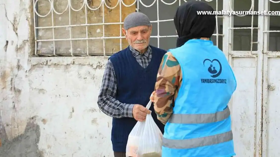 Diyarbakır'da kursiyerlerin hazırladığı yemekler ihtiyaç sahiplerine ulaştırılıyor