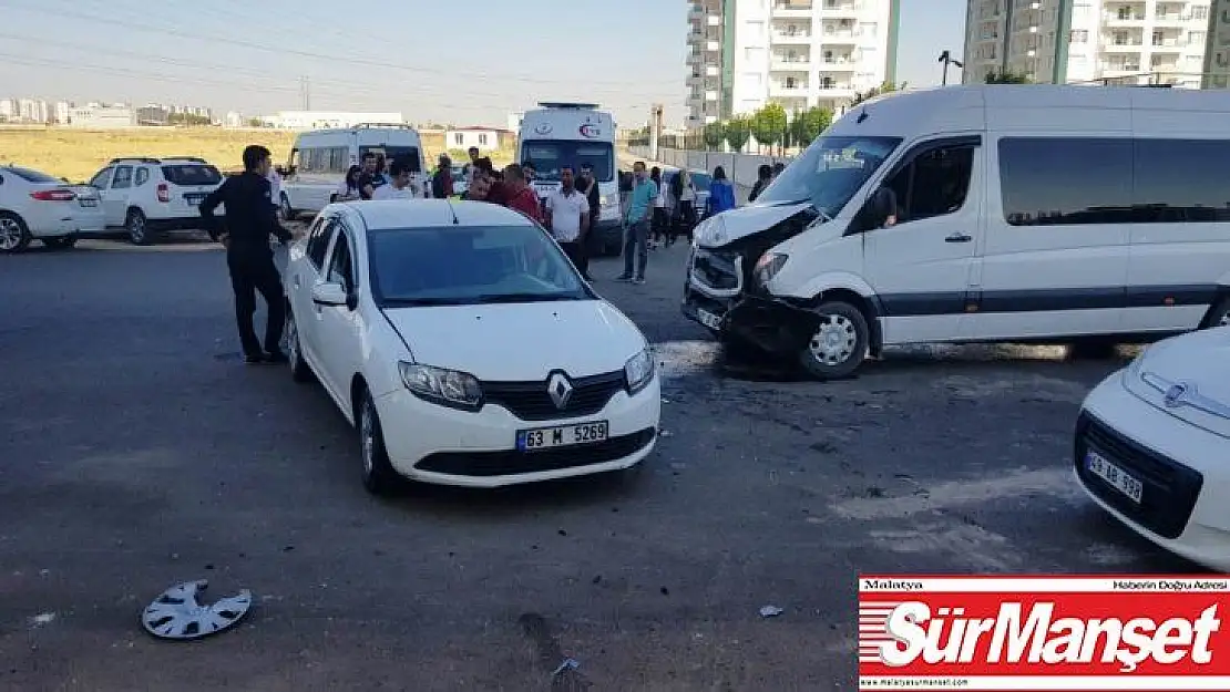 Diyarbakır'da öğrenci servisi kaza yaptı: 9 yaralı