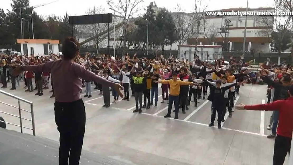 Diyarbakır'da öğrenciler derslere spor yaparak başlıyor