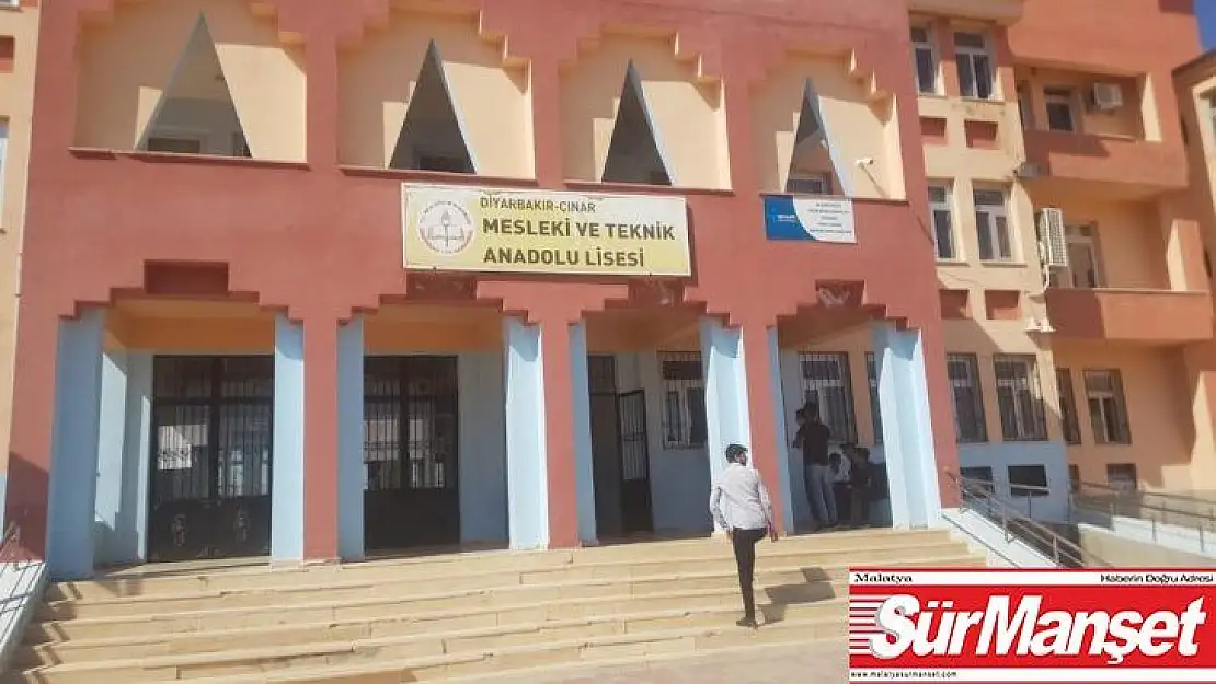Diyarbakır'da öğretmen, öğrencilerinin gözü önünde bıçaklandı