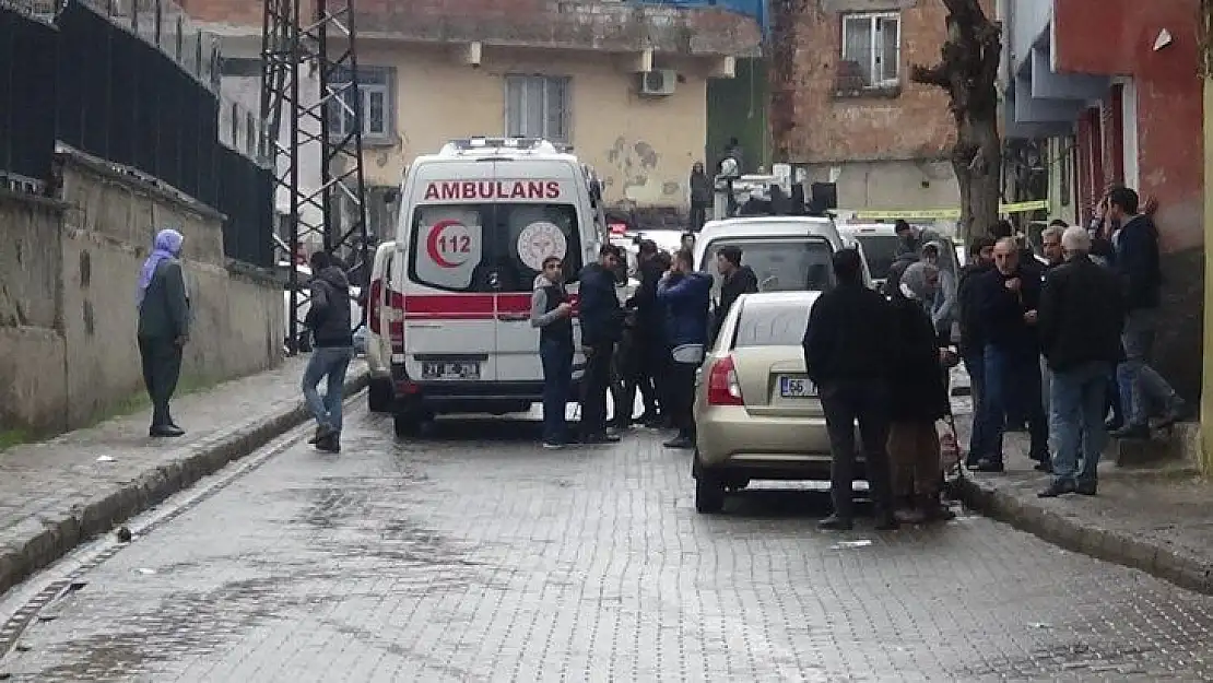 Diyarbakır'da park kavgasında silahlar konuştu: 2 yaralı