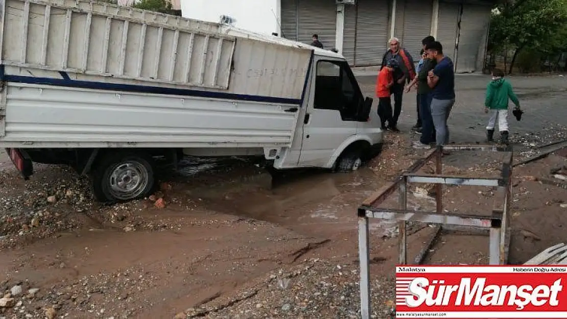 Diyarbakır'da sağanak: Ev ve iş yerlerini su bastı