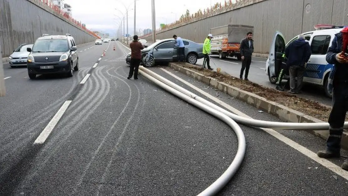 Diyarbakır'da sağanak yağmur kazaya neden oldu: 2 yaralı