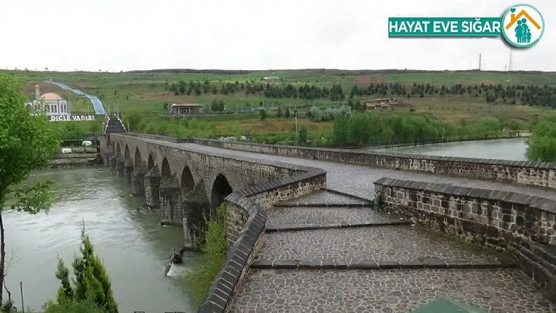 Diyarbakır'da sokağa çıkma kısıtlaması nedeniyle tarihi mekanlar boş kaldı