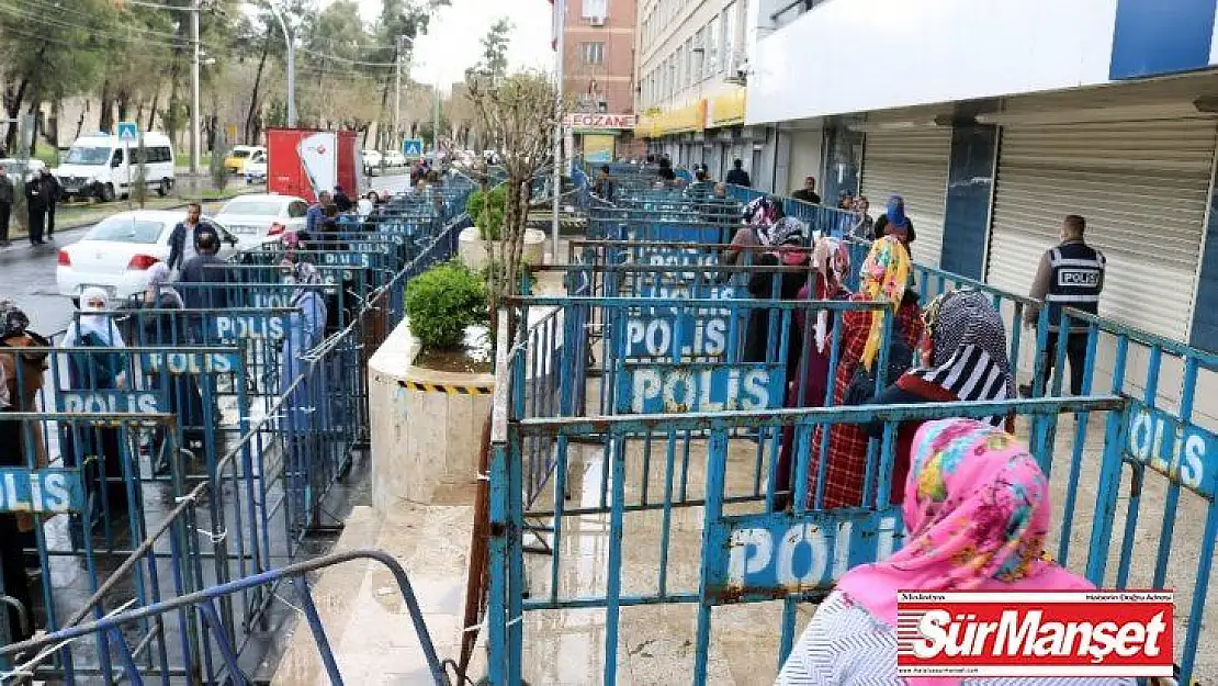 Diyarbakır'da sosyal mesafeyi korumak için bariyer yerleştirildi