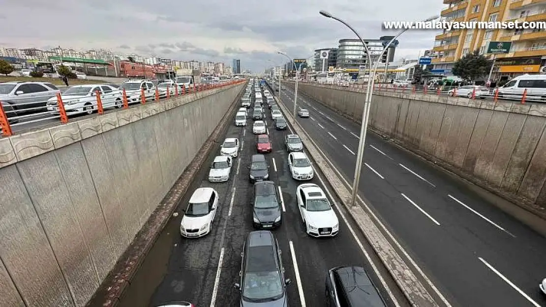 Diyarbakır'da vatandaşlar şehri terk ediyor