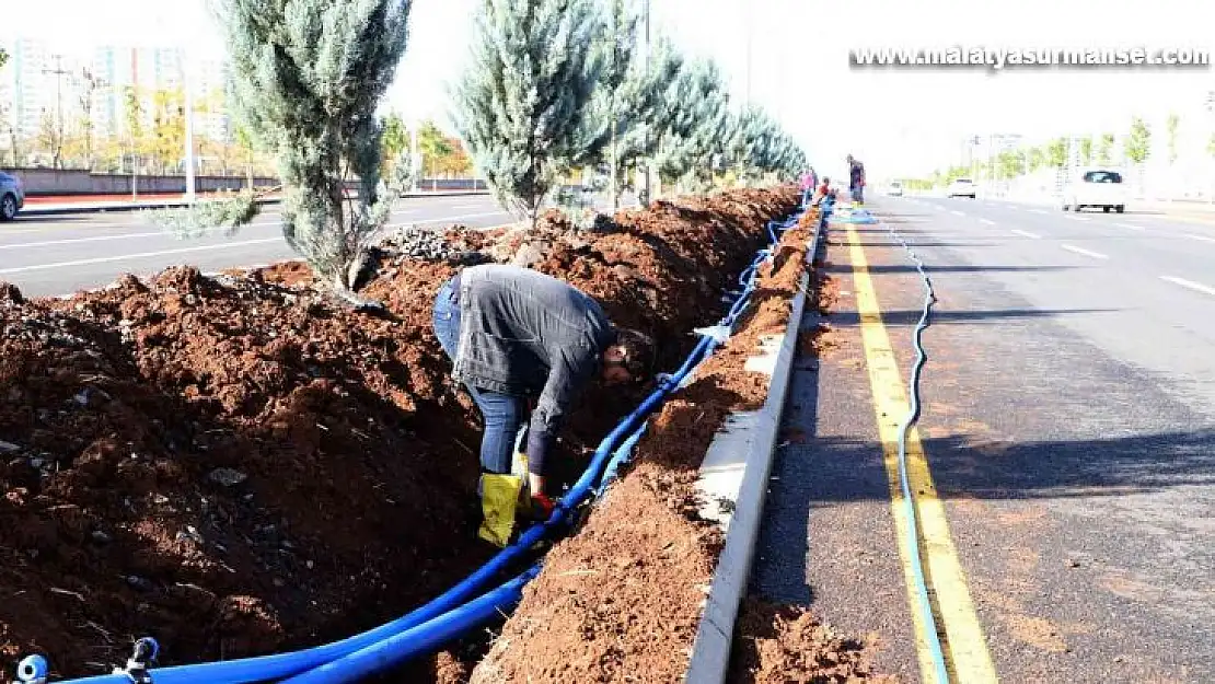 Diyarbakır'da yeni imar alanlarında refüj ve kavşaklar düzenleniyor