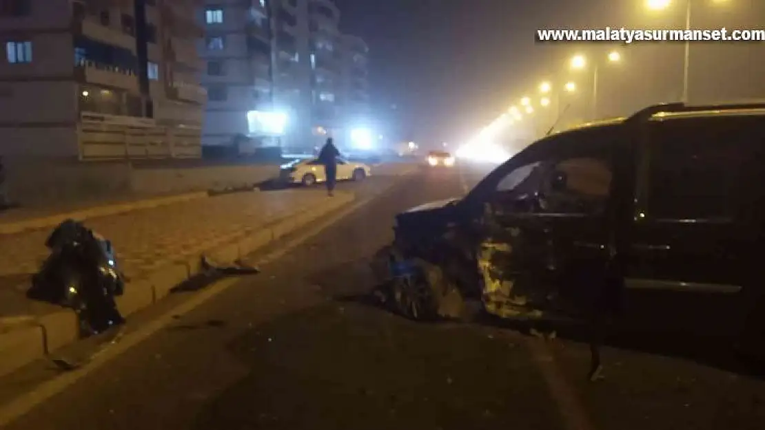 Diyarbakır'da yoğun sis kaza getirdi: 2 yaralı