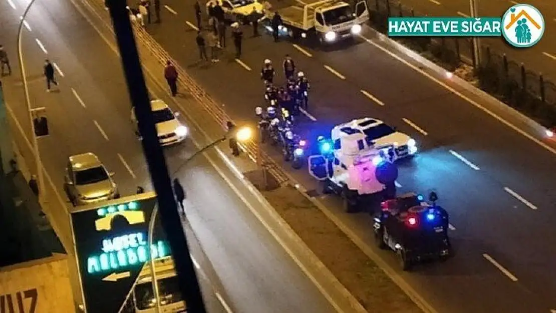 Diyarbakır'da zincirleme kaza 3 araç trafiği altüst etti