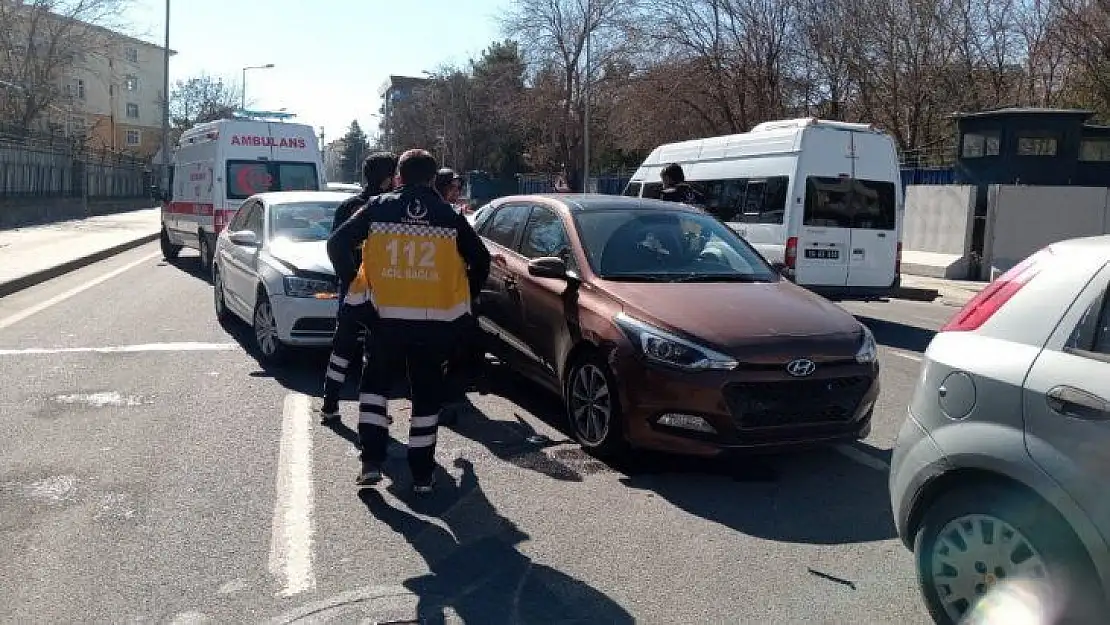 Diyarbakır'da zincirleme trafik kazası: 1 yaralı