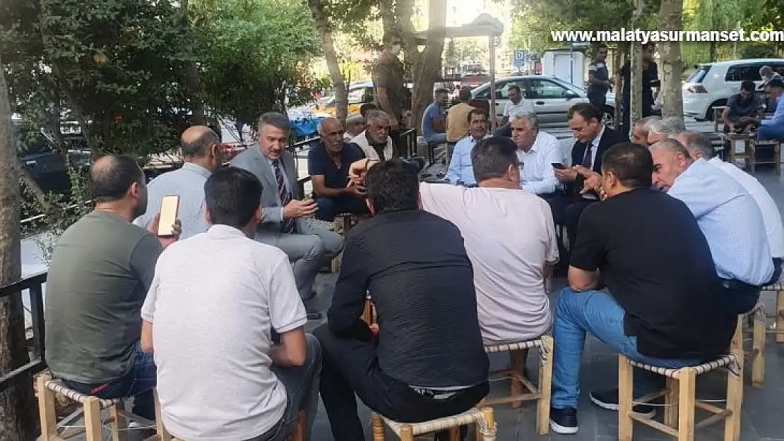 Diyarbakır Emniyet Müdürü Hüseyin Aşkın kahvehanede vatandaşlarla bir araya geldi