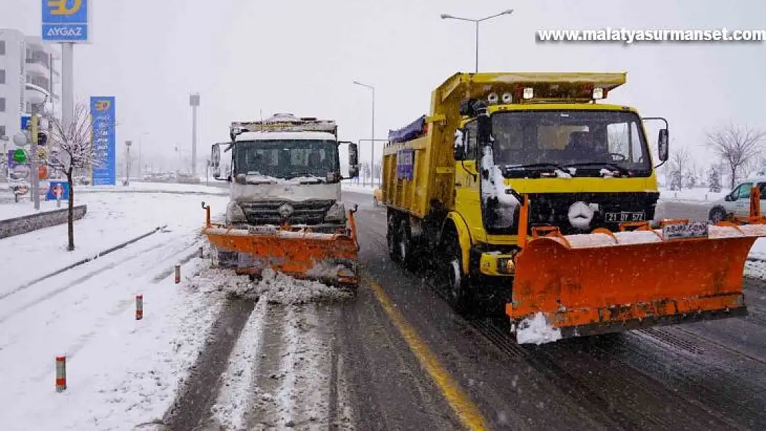 Diyarbakır geneli ekiplerin karla mücadele çalışmaları devam ediyor