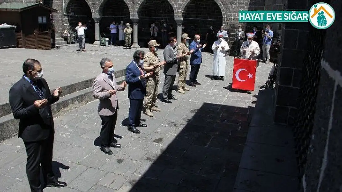 Diyarbakır'ın fethinin yıl dönümü 27 sahabenin bulunduğu camide kutlandı