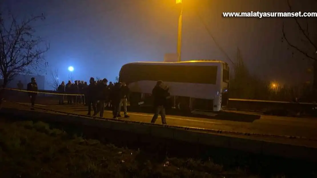 Diyarbakır Mardin yolu üzeri canlı hayvan borsası yanında yolun sağ tarafına park etmiş halde bekleyen bombalı araç, polis çevik kuvvet aracının geçtiği sırada patlatıldı. Yaralıların olduğu öğrenildi. 112, İtfaiye ve özel harekat olay yerine sevk edildi.