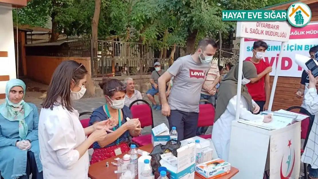 Diyarbakır Sanat Sokağında aşı standı kuruldu