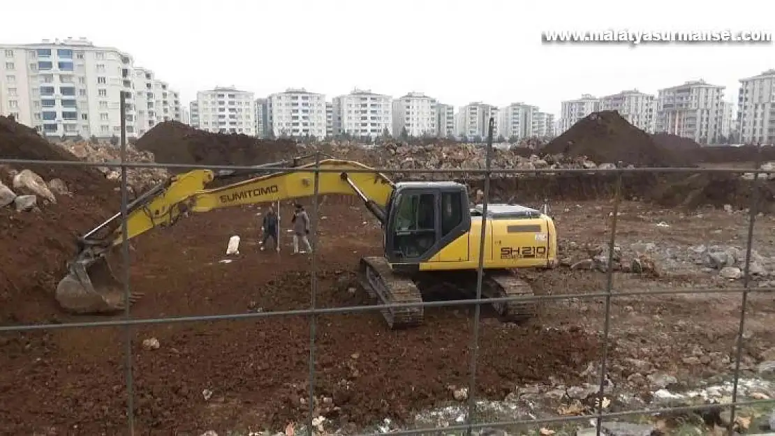 Diyarbakırlı müteahhit, stokçu ve fırsatçılara tepki gösterdi