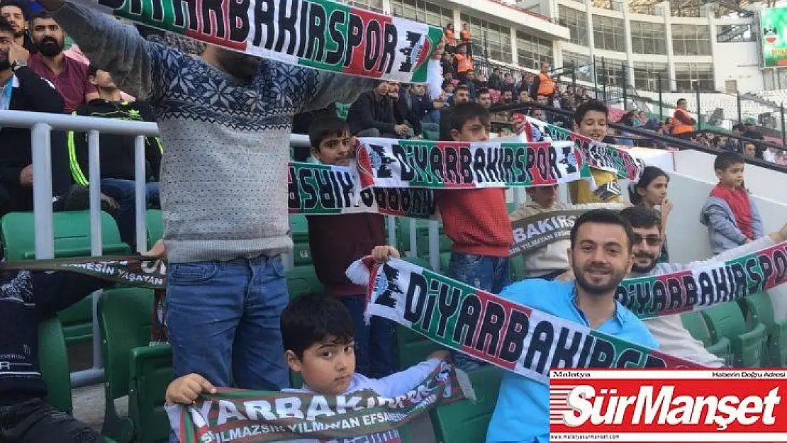 Diyarbakırspor'un taraftar grubu otizmli çocukları statta ağırladı