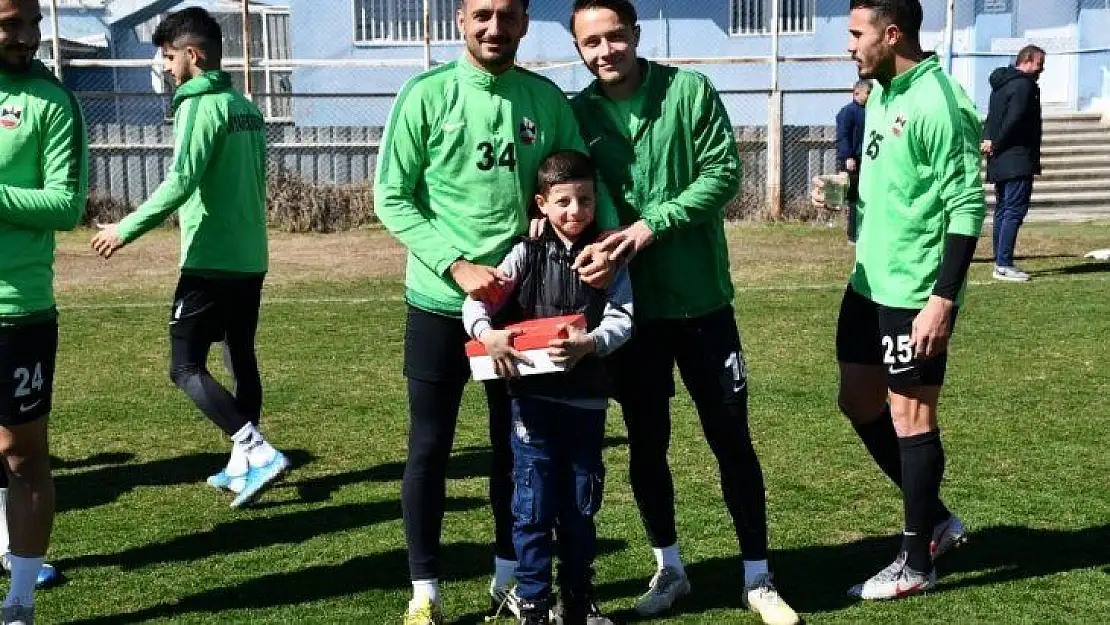 Diyarbekirspor'dan kitap okuyan öğrencilere anlamlı destek