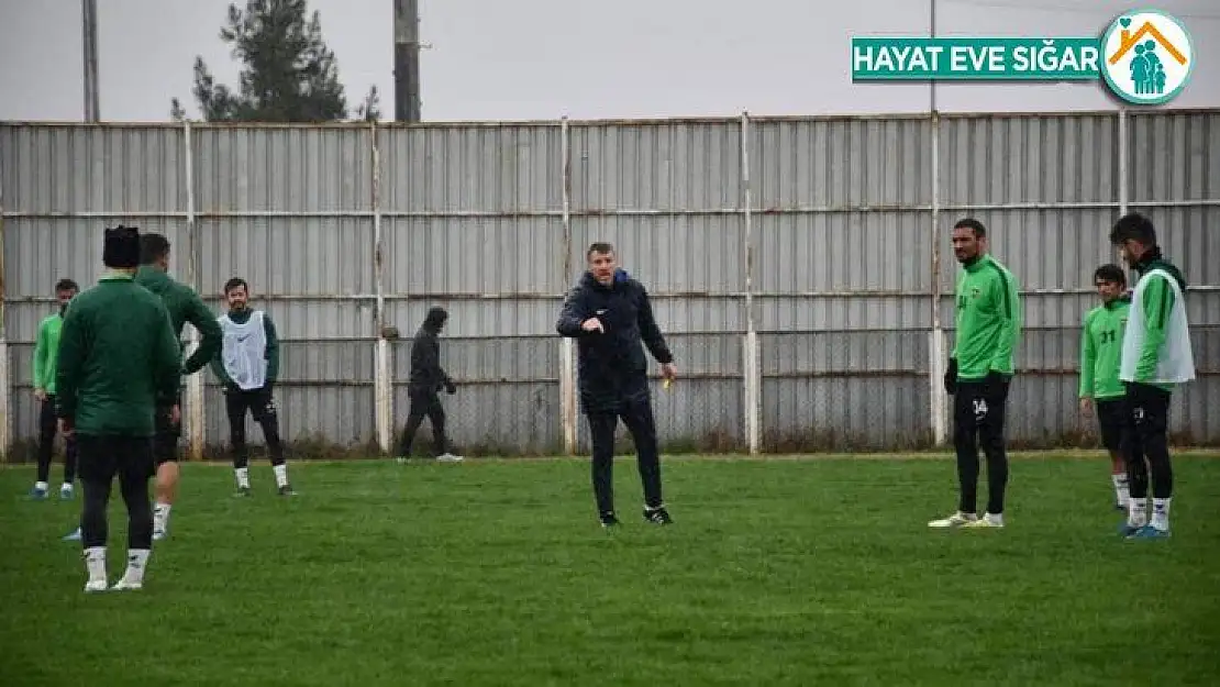 Diyarbekirspor teknik heyeti ve futbolcularına korona virüs testi
