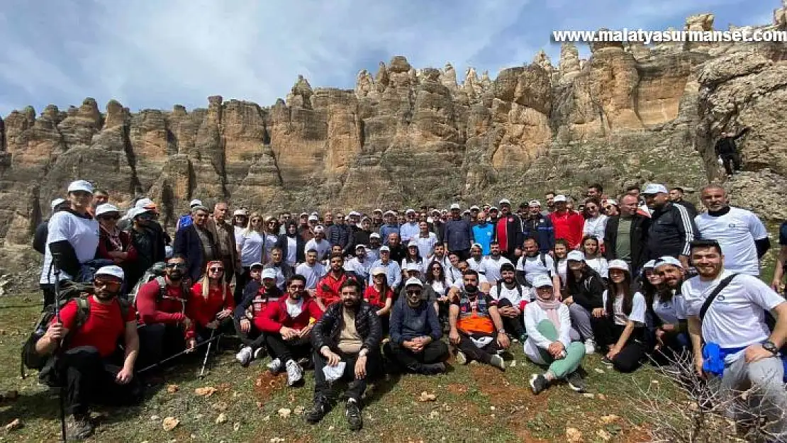 Doğa yürüyüşüyle 'Diyardokya'ya tırmandılar, halay çekip yarıştılar