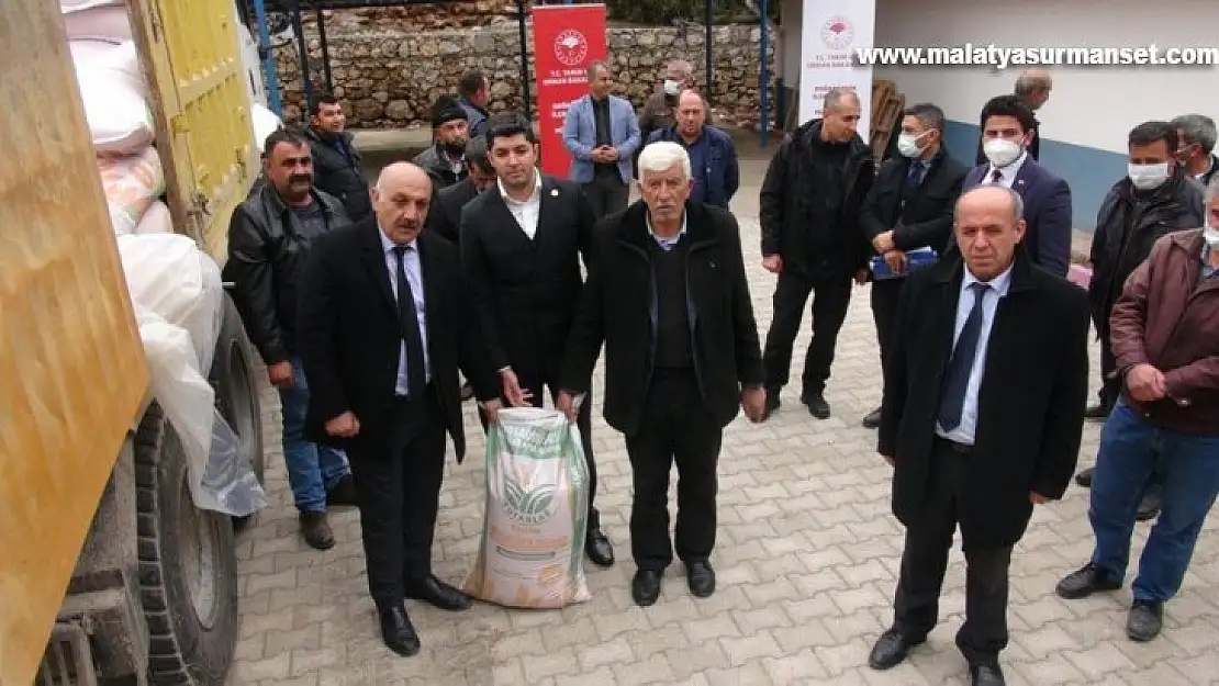 Doğanşehir'de arpa ve buğday tohumu dağıtımına başlandı