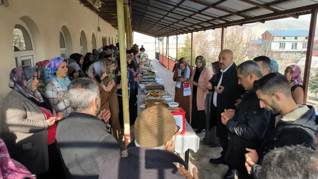 Doğanşehir'de bayanlardan Filistin'e destek için kermes