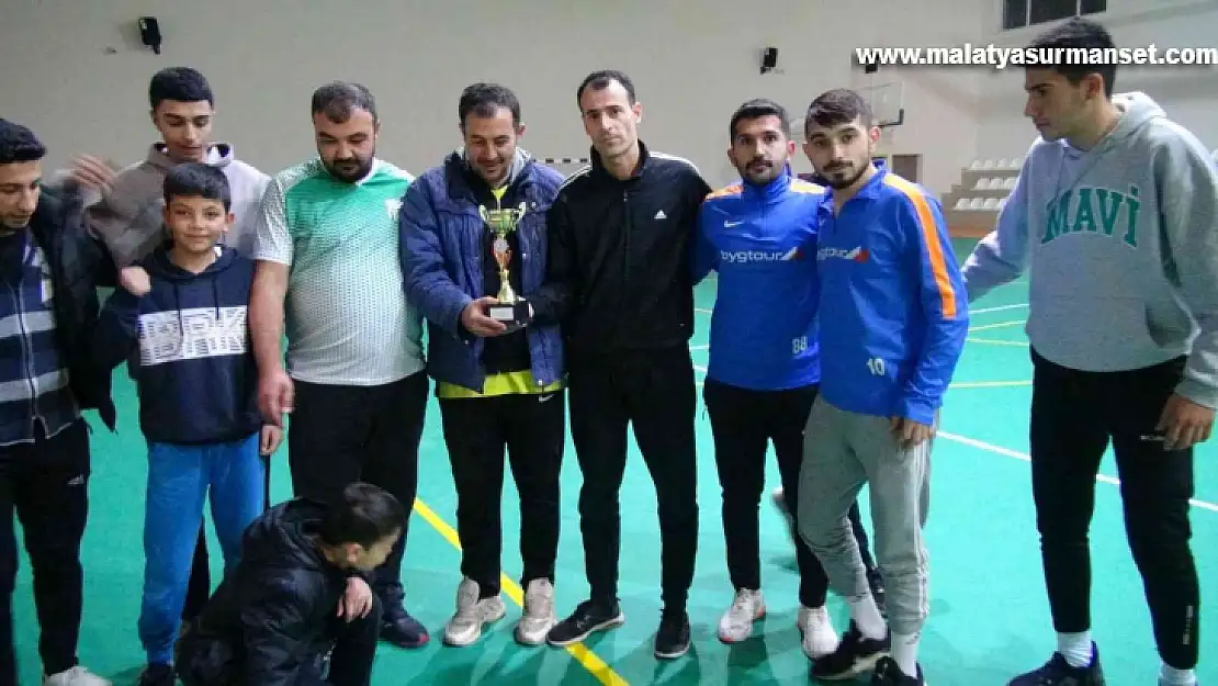 Doğanşehir'de voleybol turnuvasında kupalar sahiplerini buldu