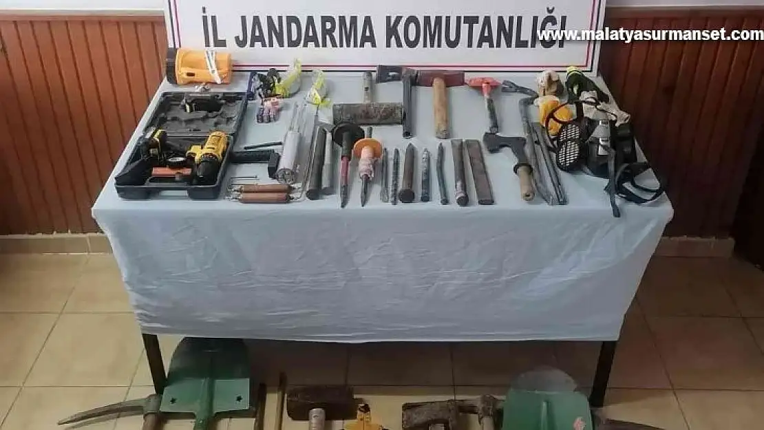 Domaniç'te kaçak kazı operasyonu