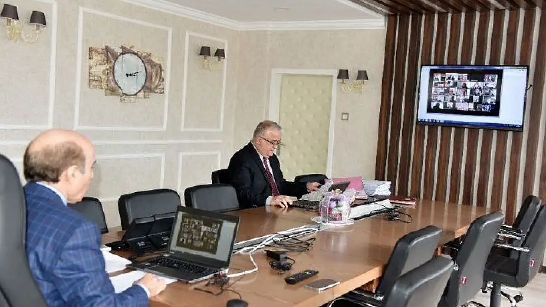 DÜ'de senato toplantısı video konferans yöntemiyle yapıldı